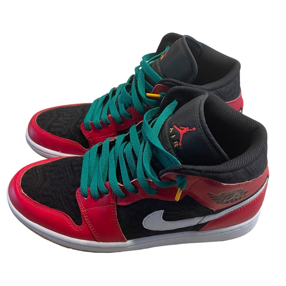 Jordan 1 Mid SE in Black, Red, White, and Malachite - Picture 7 of 15